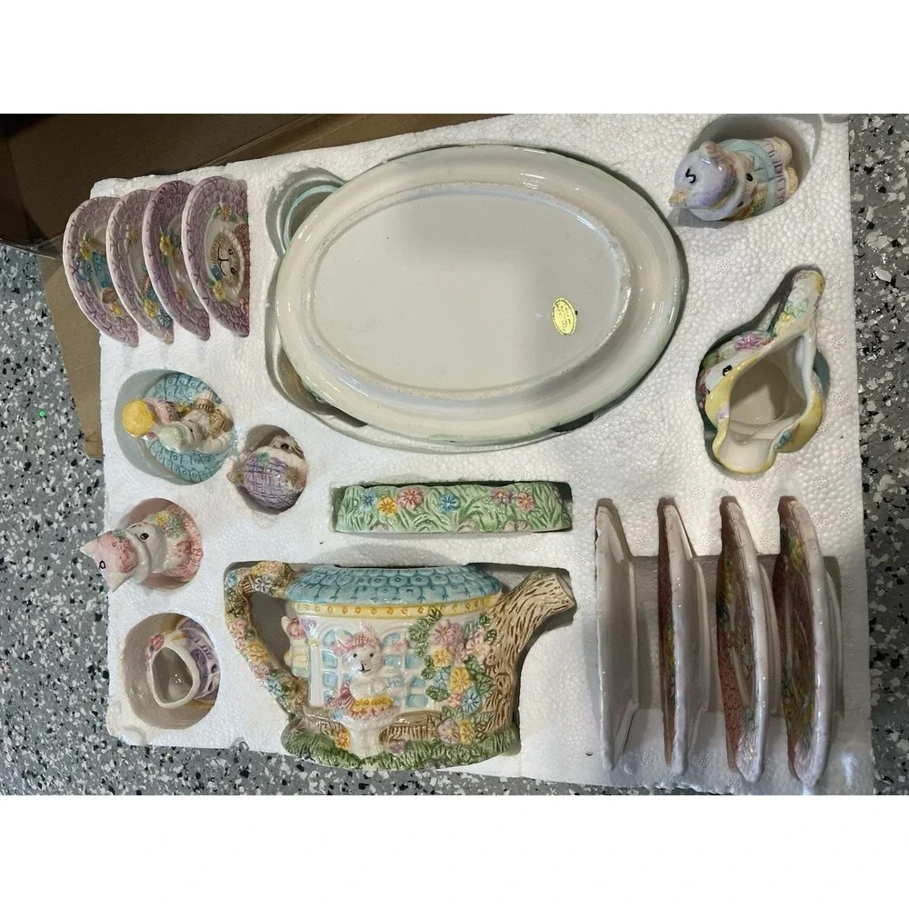 1994 Bunnies in the Garden 23 piece Children's Tea Set